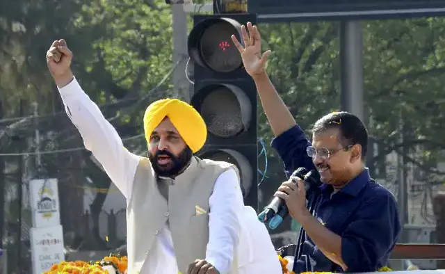 dem2gdf8_bhagwant-mann-arvind-kejriwal-650-pti-march-2022_650x400_16_March_22.webp