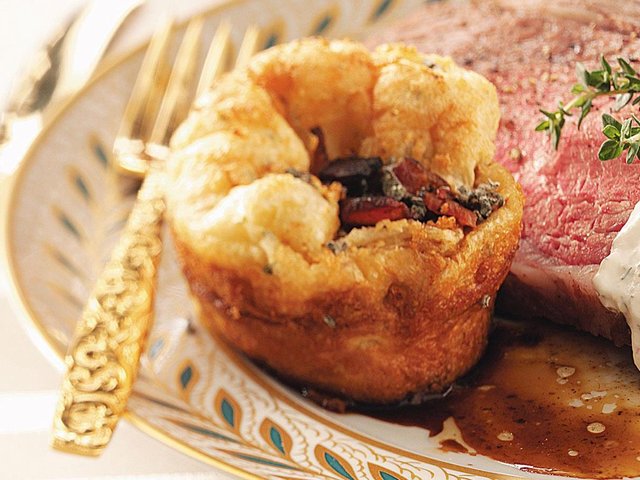 Yorkshire-Pudding-with-Bacon-and-Sage_exps48438_HCA1864839C01_22_1bC_RMS.jpg