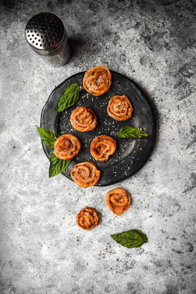 Mini Cheese Pizza Bagel Swirl Bites (Vegan)-3.jpg