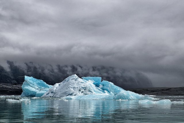glacier-6779628_1920.jpg