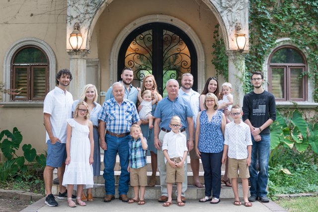 Neece_Family_2018-17.jpg