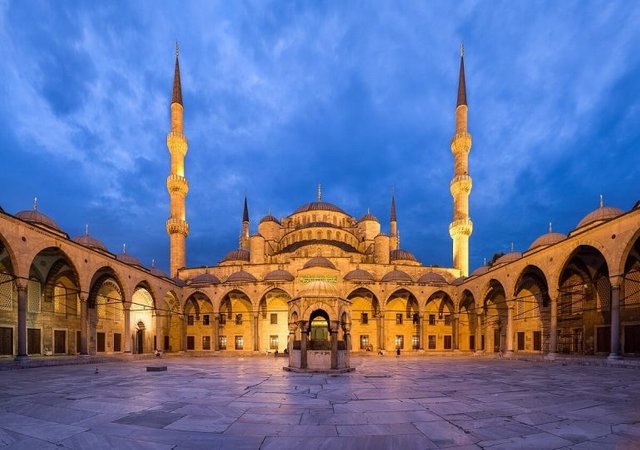 1-Masjid-Sultan-Ahmed-The-Blue-Mosque-Gambar-Foto-Tempat-Wisata-Terkenal-dan-Favorit-di-Turki-768x540.jpg