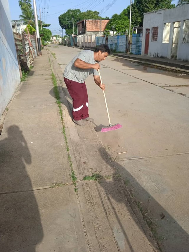 barriendo calle.jpg