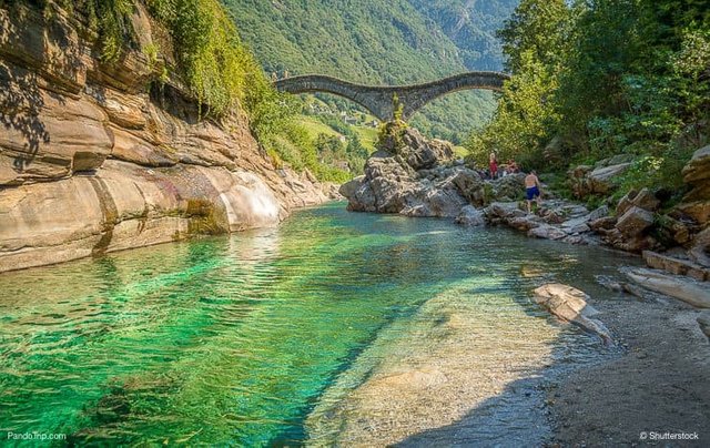 Ponte-Dei-Salti-Bridge-Valle-Verzasca-Switzerland.jpg