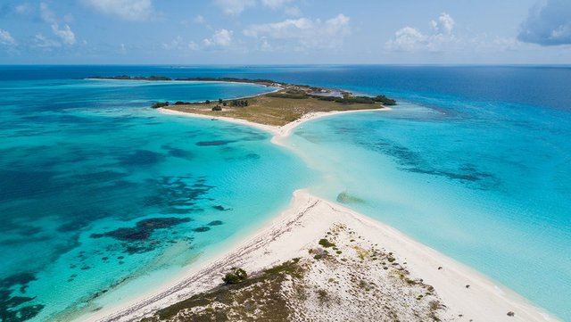 Sandbar_Cayo_de_Agua_7ff663b6-092d-4fe4-b1cc-8198e20454ba_2048x.jpg