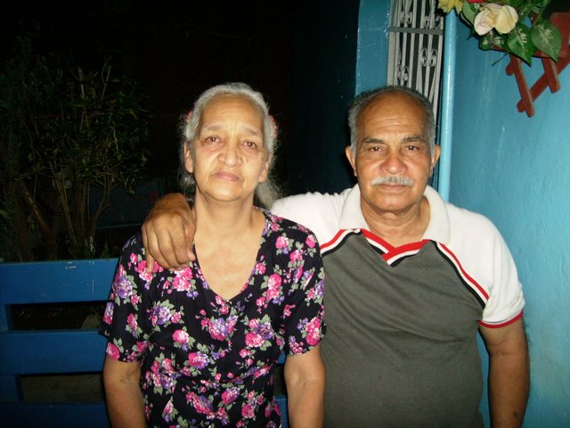 mi abue y mi abuelito.JPG