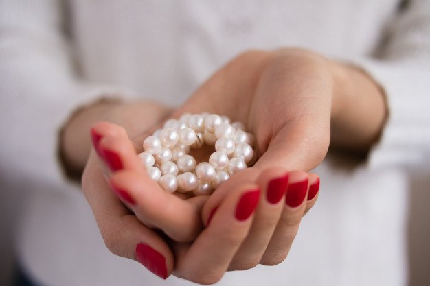 pearls-in-female-hands_90646-445.jpg