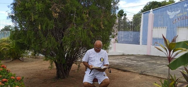 lectura biblica jardin 1.jpg