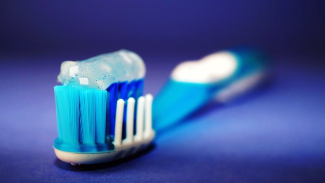 toothbrush-2589480_1280.jpg