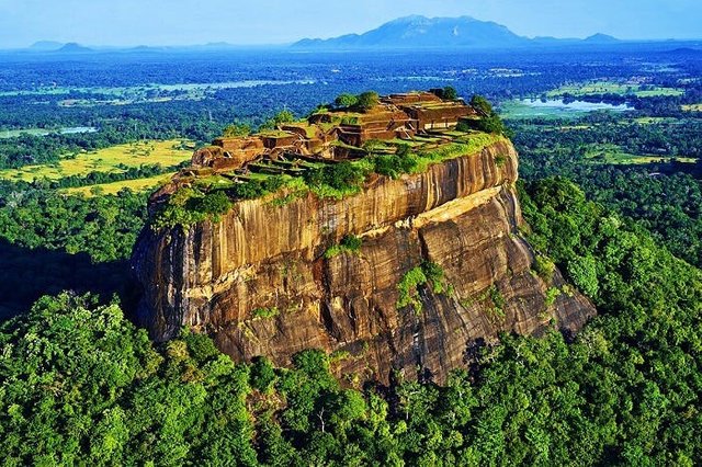 Beauty_of_Sigiriya_by_Binuka (1).jpg