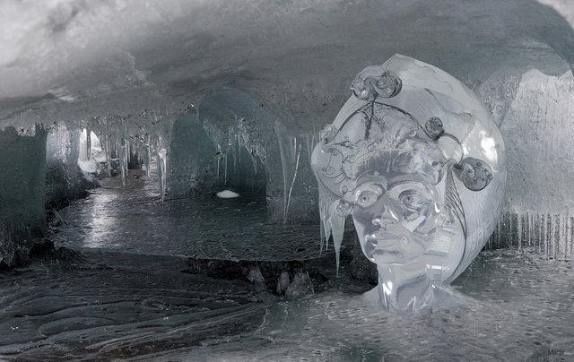 ice_sculpture_nefertiti_in_ice_palace_lake_hoare_by_marijeberting-dcm5tec.jpg