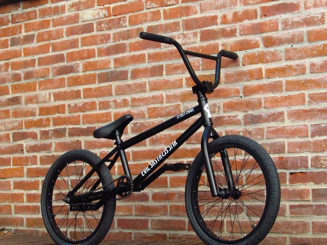 bicicleta-bmx-street-chaos-liviana-y-resistente-x1-D_NQ_NP_320215-MLA25195647390_112016-F.jpg