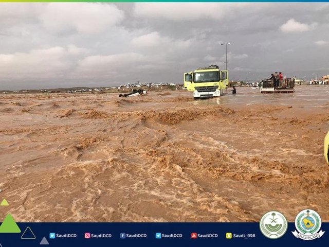 saudi-arabia-floods-desert-4-696x522.jpg