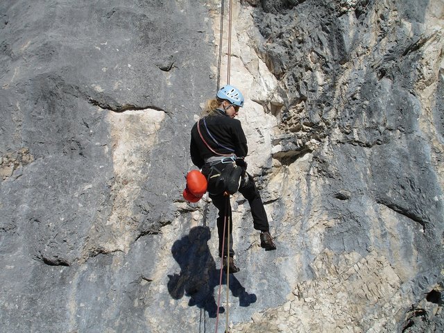 abseil-g763d2a99f_1280.jpg