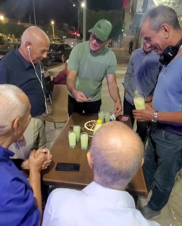 une surprise au café avec mes chers amis 2.jpg