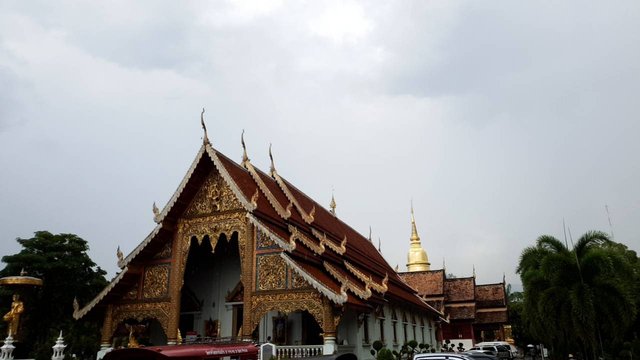 Wat Phra Singh10.jpg