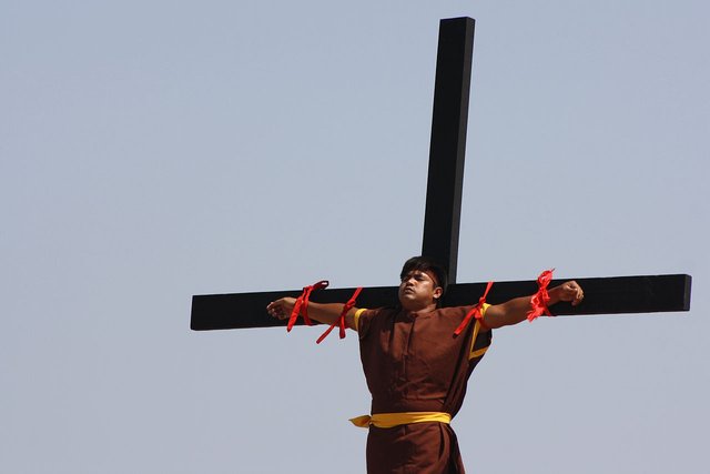 1280px-Crucified_apostle_in_Pampanga.jpg