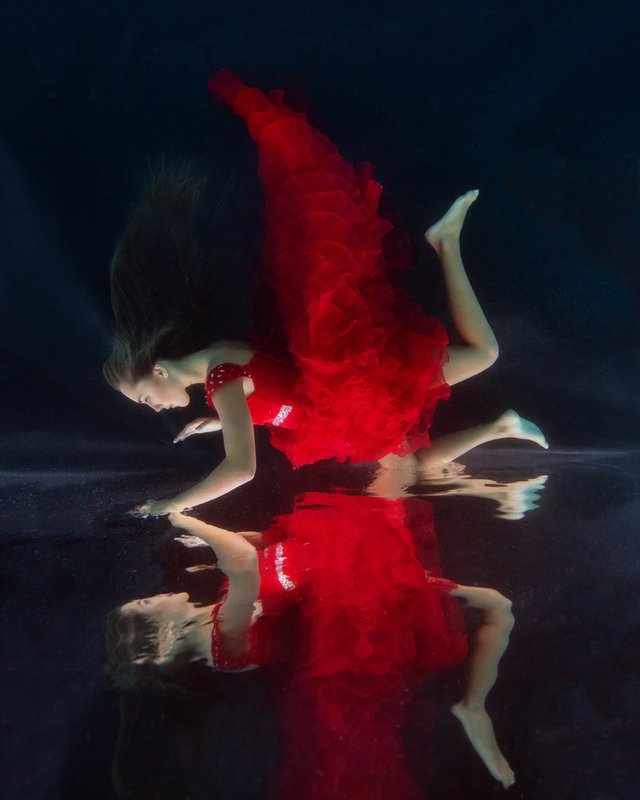 Underwater with Courtney (2 of 6) - Inner Reflections #2.jpg