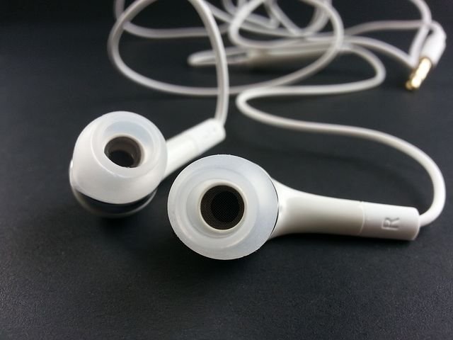 earphone-316753__480.jpg