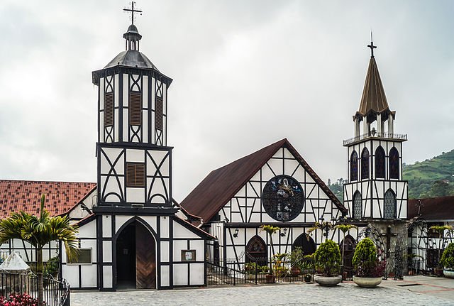 640px-Iglesia_San_Martin_de_Tours_II.jpg