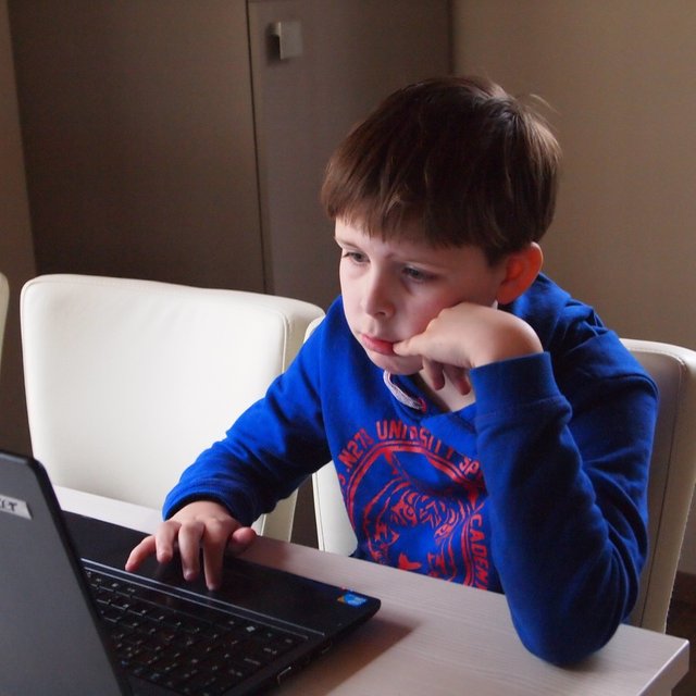 laptop-writing-person-play-boy-reading-739322-pxhere.com.jpg