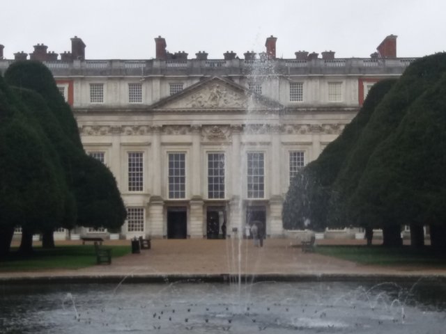Hampton court.jpg