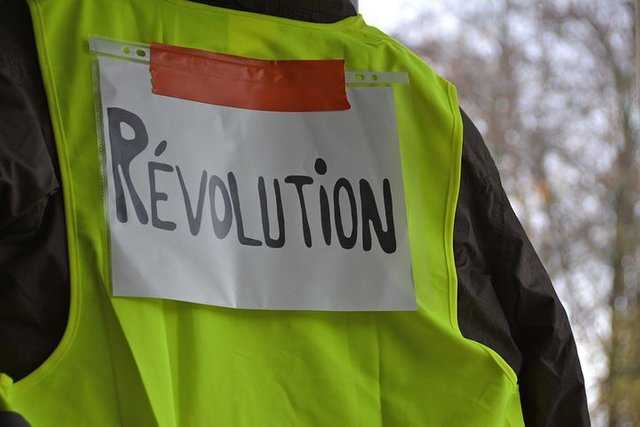 yellow-vests-3854259__480.jpg