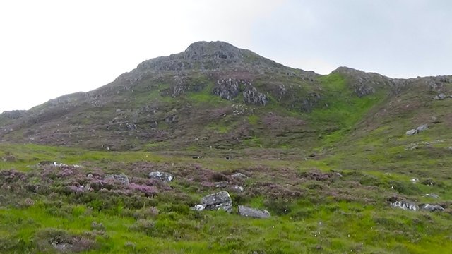 5 View up the rocky mound of Stob Coire Sgriodain.jpg