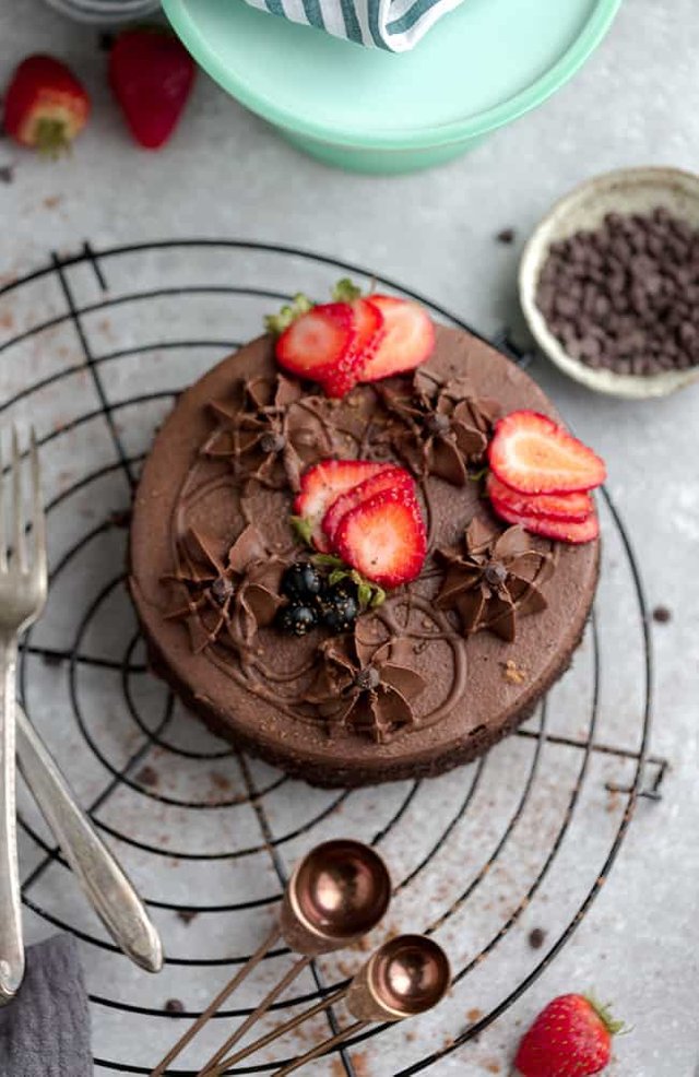 Best-Low-Carb-Keto-Chocolate-Cake-Recipe-Whole-Plate.jpg