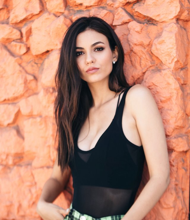 victoriajustice-20180610-0001.jpg