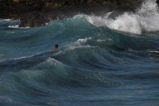 Crashing_Waves_Of_The_Atlantic_P2_006_s.jpg