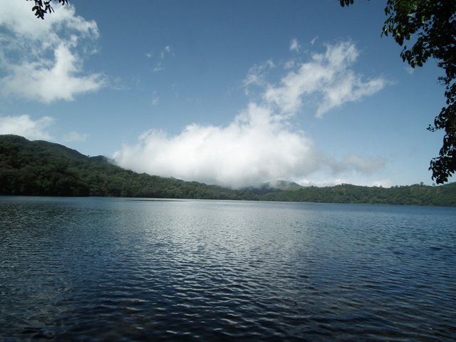 lake-oku_cameroon.jpg