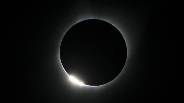 topshot-us-science-astronomy-solar-eclipse_8164a7d4-8597-11e8-bbc3-e5c02a79570e.jpg