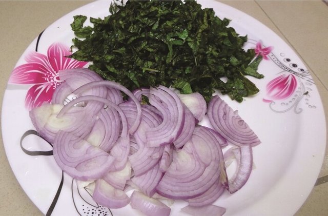 sliced-onions.jpg
