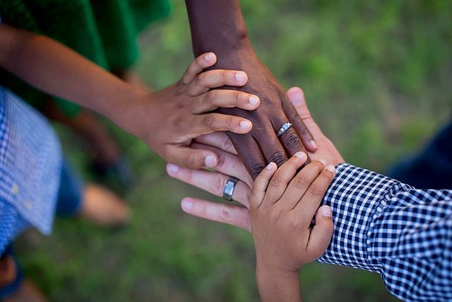 hands-1950985__480.jpg