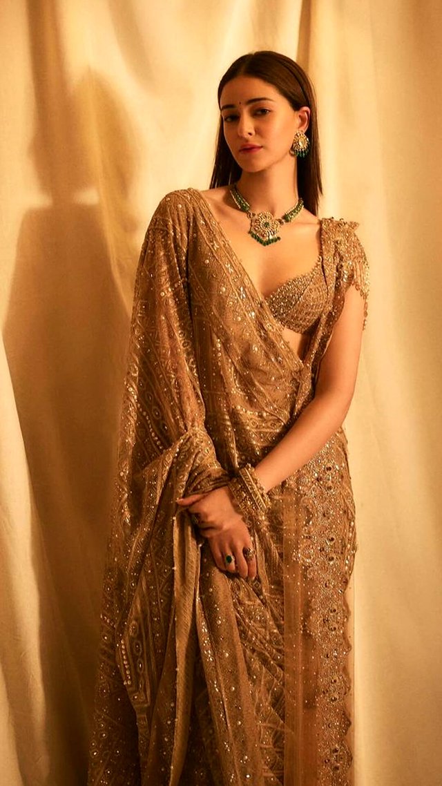 ananya-panday-tarun-tahiliani-saree-look.jpg