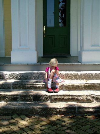 sad-girl-on-steps-1371872.jpg