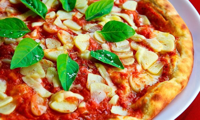 tomato basil garlic pizza.jpg