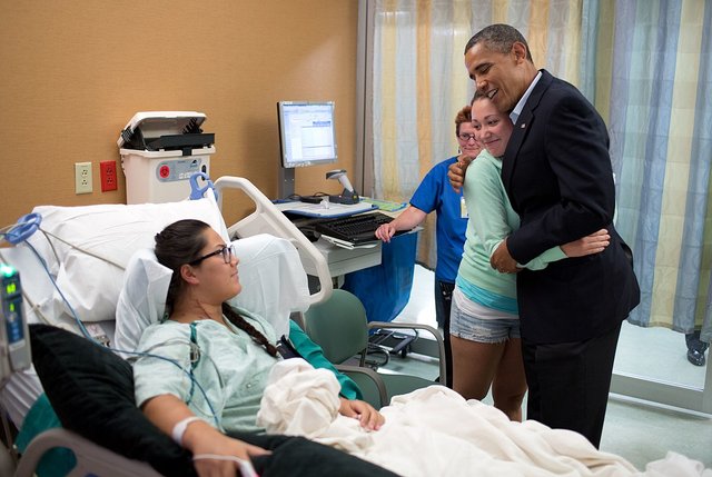 Barack_Obama_visiting_victims_of_2012_Aurora_shooting.jpg