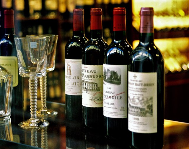 Several_Bordeaux_wines.jpg