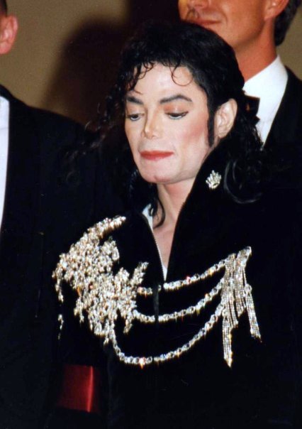 https___upload.wikimedia.org_wikipedia_commons_1_1c_Michael_Jackson_Cannes.jpg