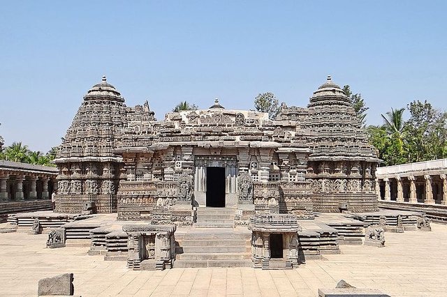 -Le_temple_de_Chennakesava_(Somanathapura,_Inde)_.jpg