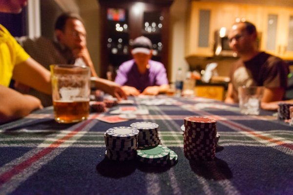 poker-night-256830.jpg