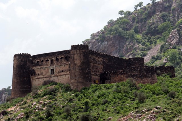 Bhangarh-Fort.jpg