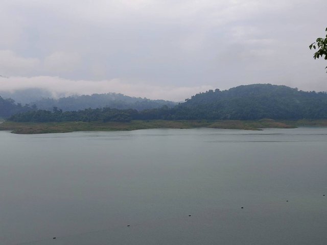 Ratchaprapa Dam3.jpg