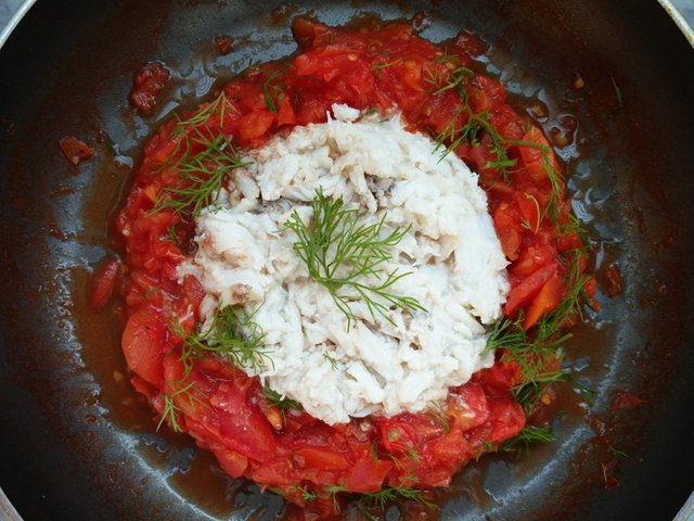 Crab meat with tomato sauce.jpg