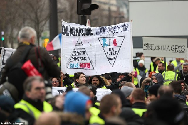 7931128-6537891-Crowds_wearing_yellow_vests_and_holding_banners_took_part_in_a_d-a-7_1546107063185.jpg