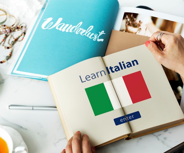 impara-il-concetto-di-educazione-online-della-lingua-italiana.jpg