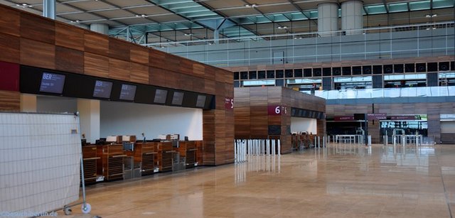 check-in-flughafen-berlin-ber.jpg