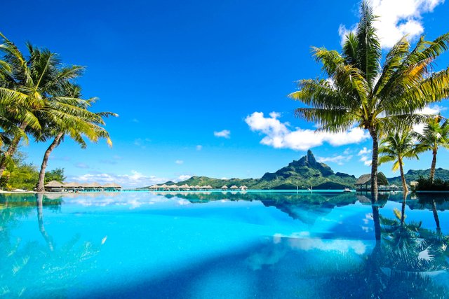 Beautiful-Bora-Bora-Tahiti-iStock_000086031683_Large-2.jpg